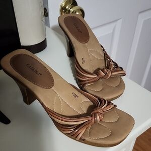 FIONI Clothing Tan Strappy Heels